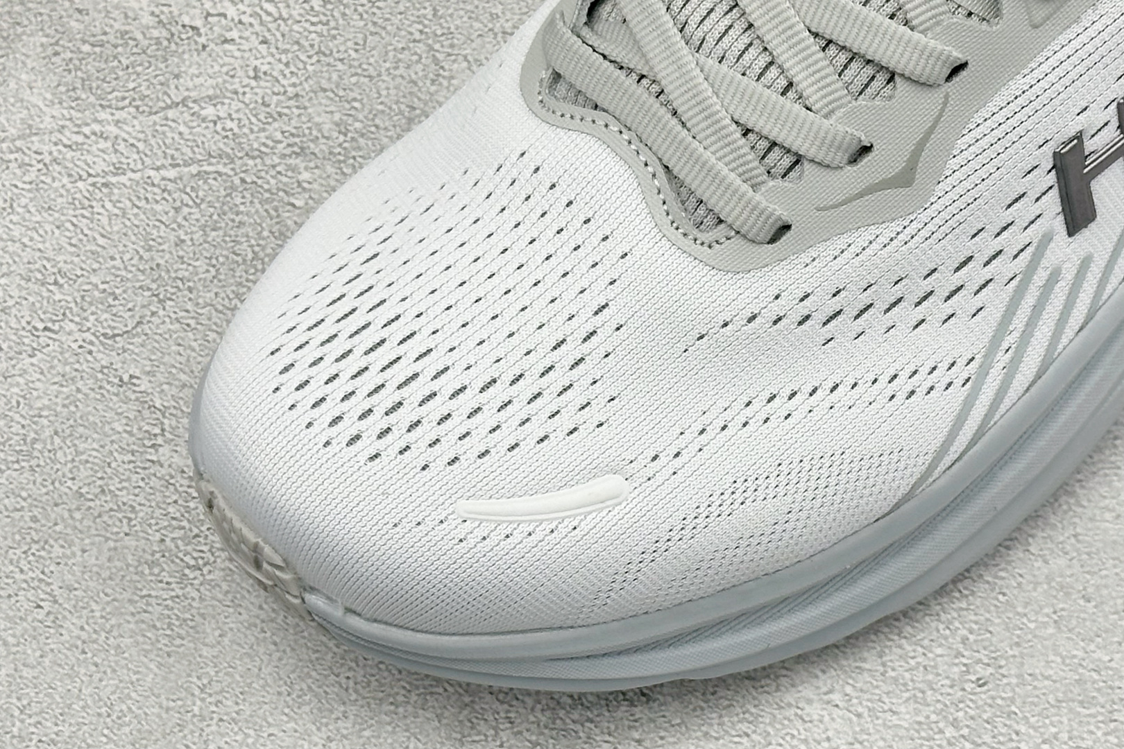 Hoka One One Clifton 11 克里夫顿系列 轻盈透气的针织网面跑鞋  货号：-STMN 尺码：36-4