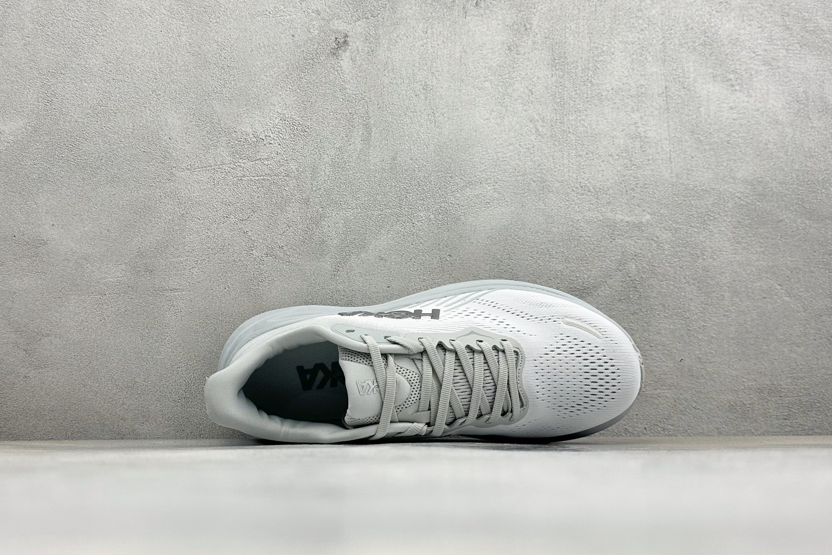 Hoka One One Clifton 11 克里夫顿系列 轻盈透气的针织网面跑鞋  货号：-STMN 尺码：36-4