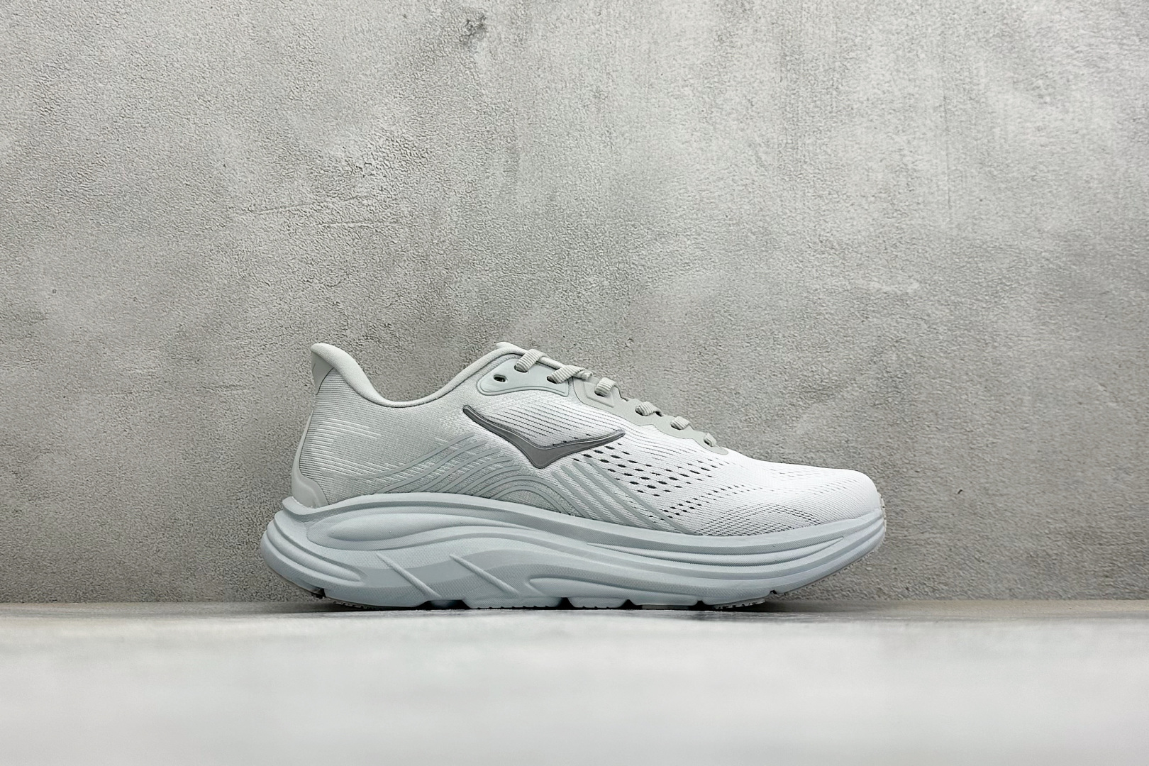 Hoka One One Clifton 11 克里夫顿系列 轻盈透气的针织网面跑鞋  货号：-STMN 尺码：36-4