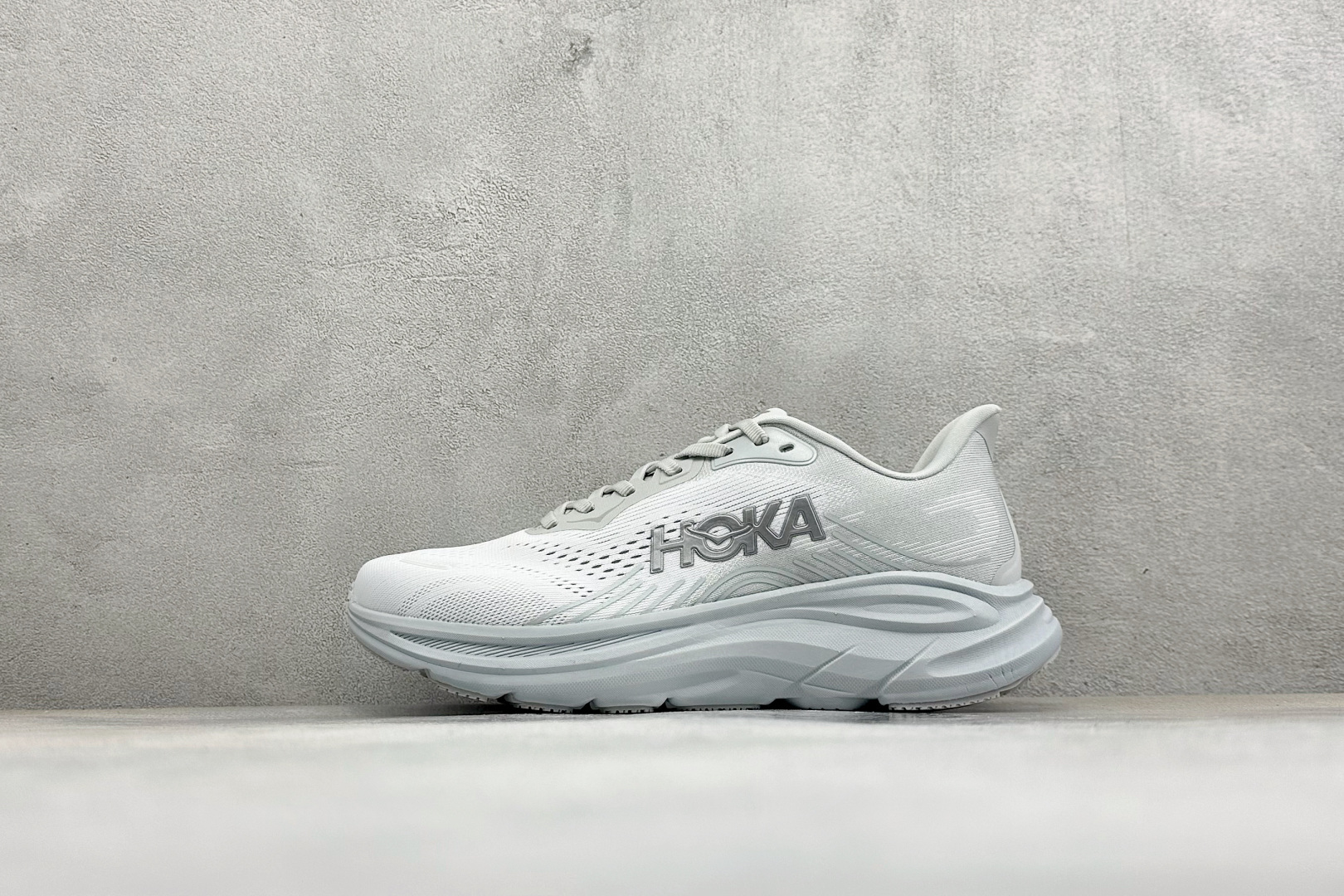 Hoka One One Clifton 11 克里夫顿系列 轻盈透气的针织网面跑鞋  货号：-STMN 尺码：36-4