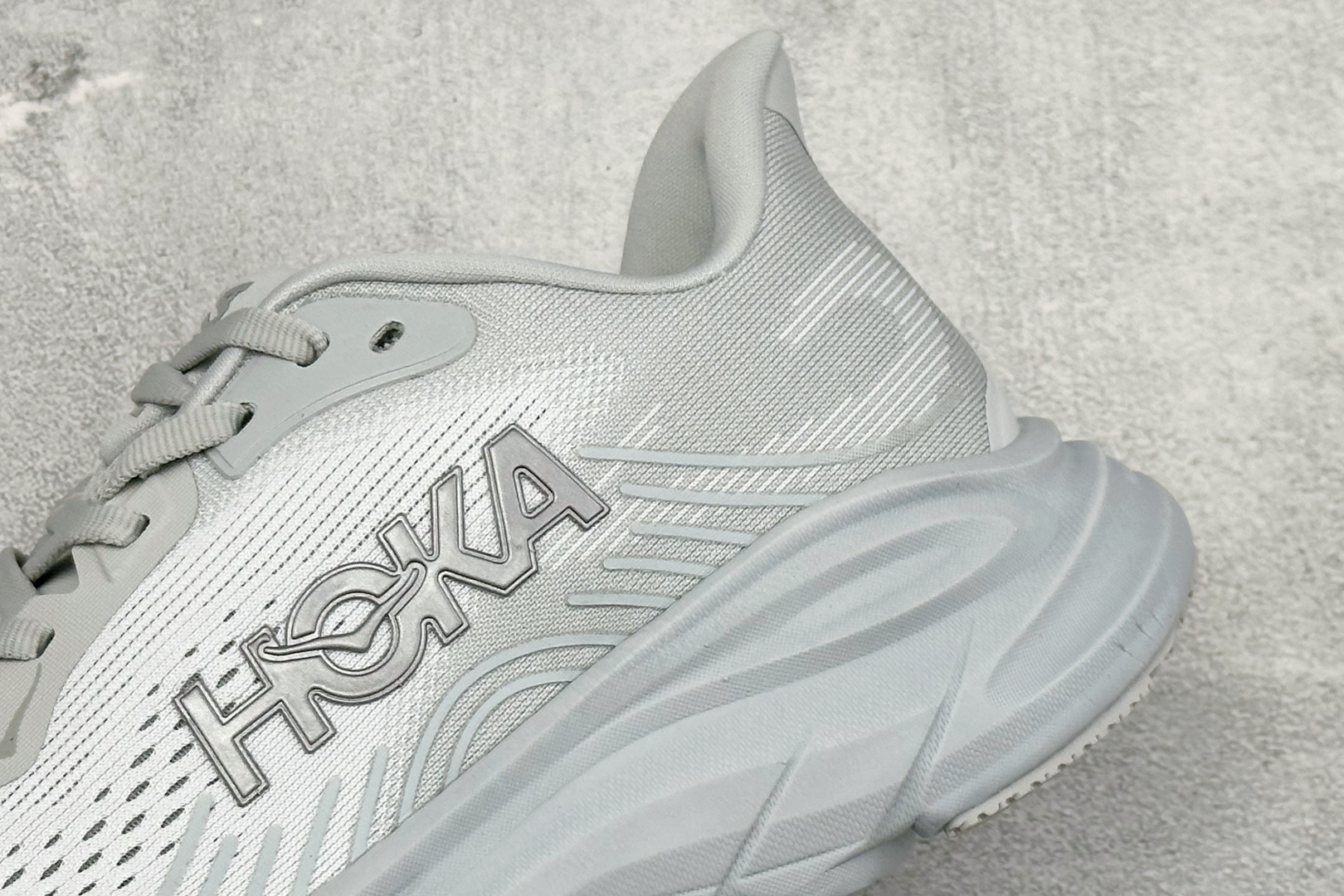 Hoka One One Clifton 11 克里夫顿系列 轻盈透气的针织网面跑鞋  货号：-STMN 尺码：36-4