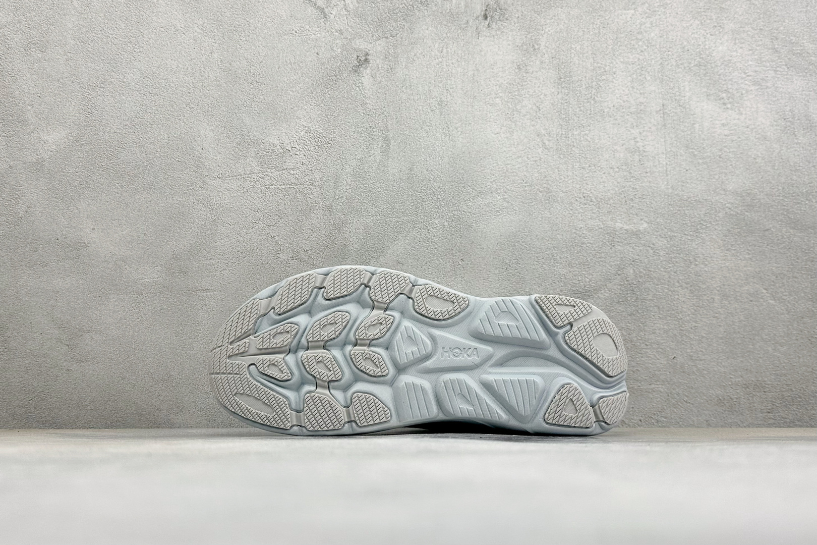Hoka One One Clifton 11 克里夫顿系列 轻盈透气的针织网面跑鞋  货号：-STMN 尺码：36-4
