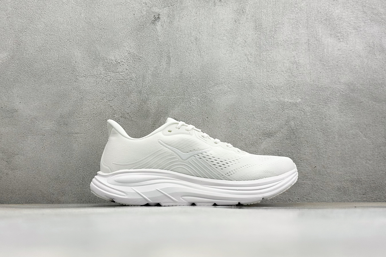 Hoka One One Clifton 11 克里夫顿系列 轻盈透气的针织网面跑鞋 货号：-WWH 尺码：36-45 