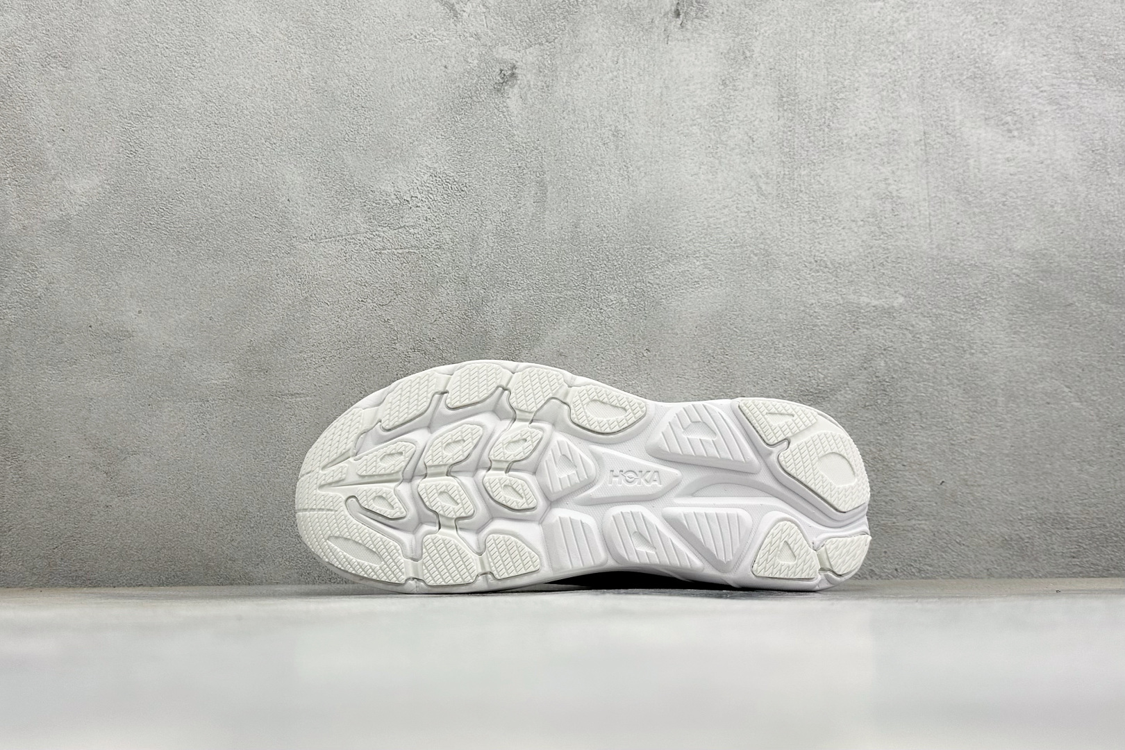 Hoka One One Clifton 11 克里夫顿系列 轻盈透气的针织网面跑鞋 货号：-WWH 尺码：36-45 