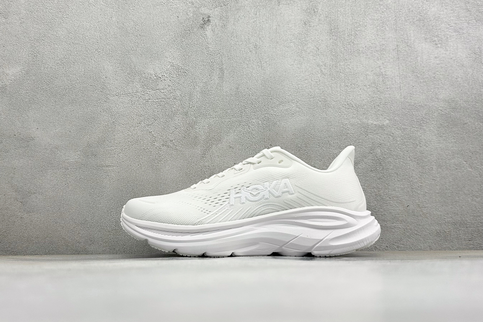 Hoka One One Clifton 11 克里夫顿系列 轻盈透气的针织网面跑鞋 货号：-WWH 尺码：36-45 