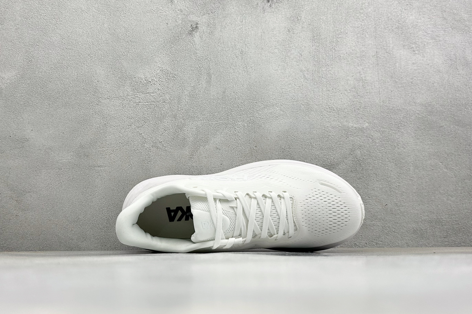 Hoka One One Clifton 11 克里夫顿系列 轻盈透气的针织网面跑鞋 货号：-WWH 尺码：36-45 