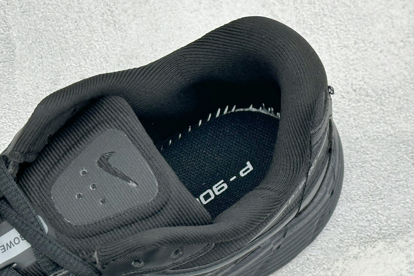NIKE P-9000 复古休闲 耐克 低帮休闲城市通勤跑步鞋 货号: IZ4751-002 尺码: 36-45没半码 