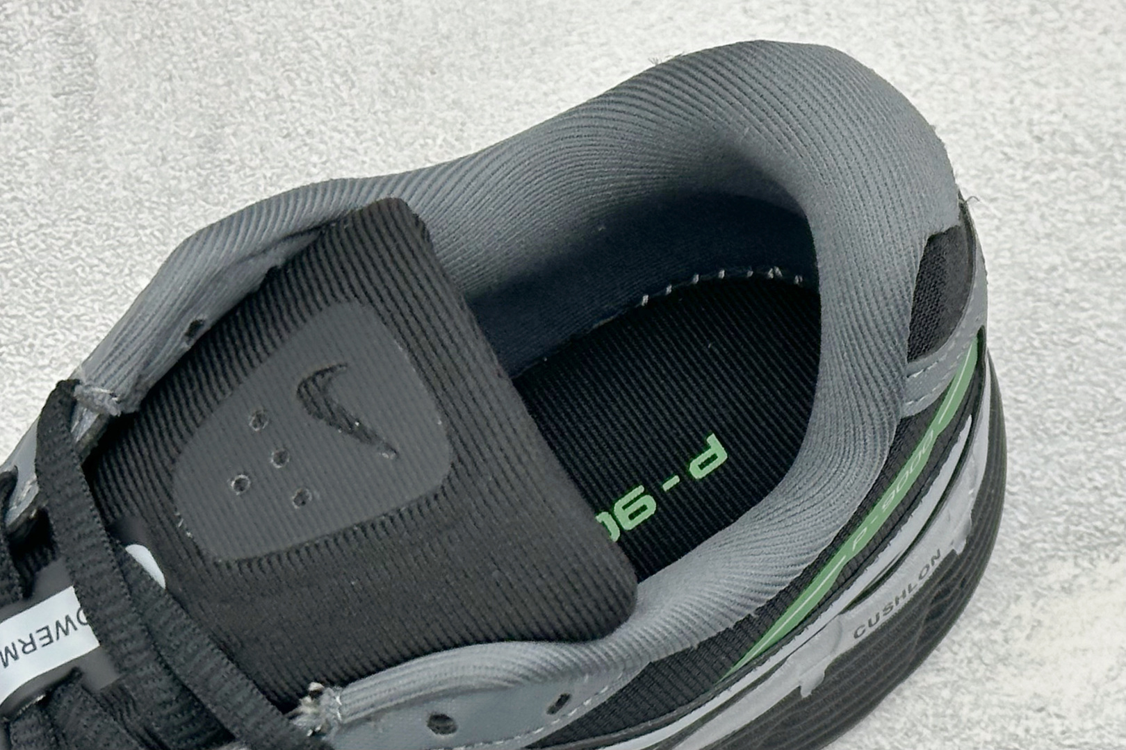 NIKE P-9000 复古休闲 耐克 低帮休闲城市通勤跑步鞋 货号: IZ4752-004 尺码: 36-45没半码 