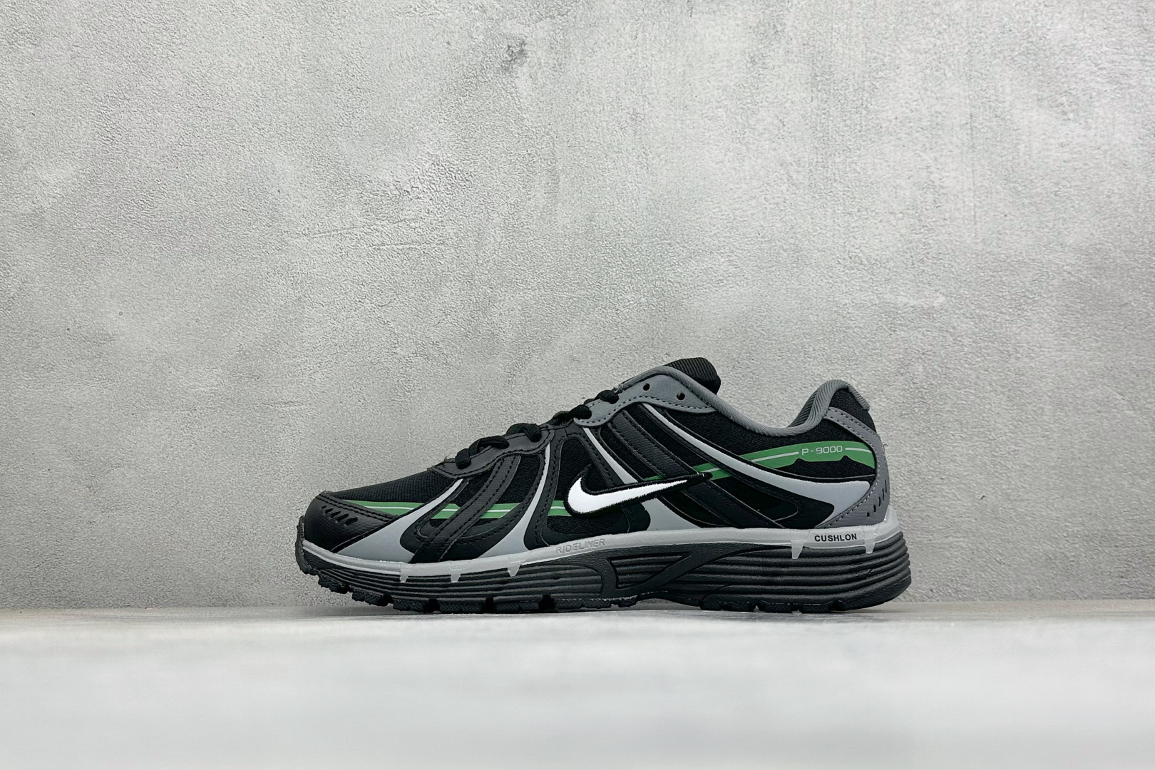 NIKE P-9000 复古休闲 耐克 低帮休闲城市通勤跑步鞋 货号: IZ4752-004 尺码: 36-45没半码 
