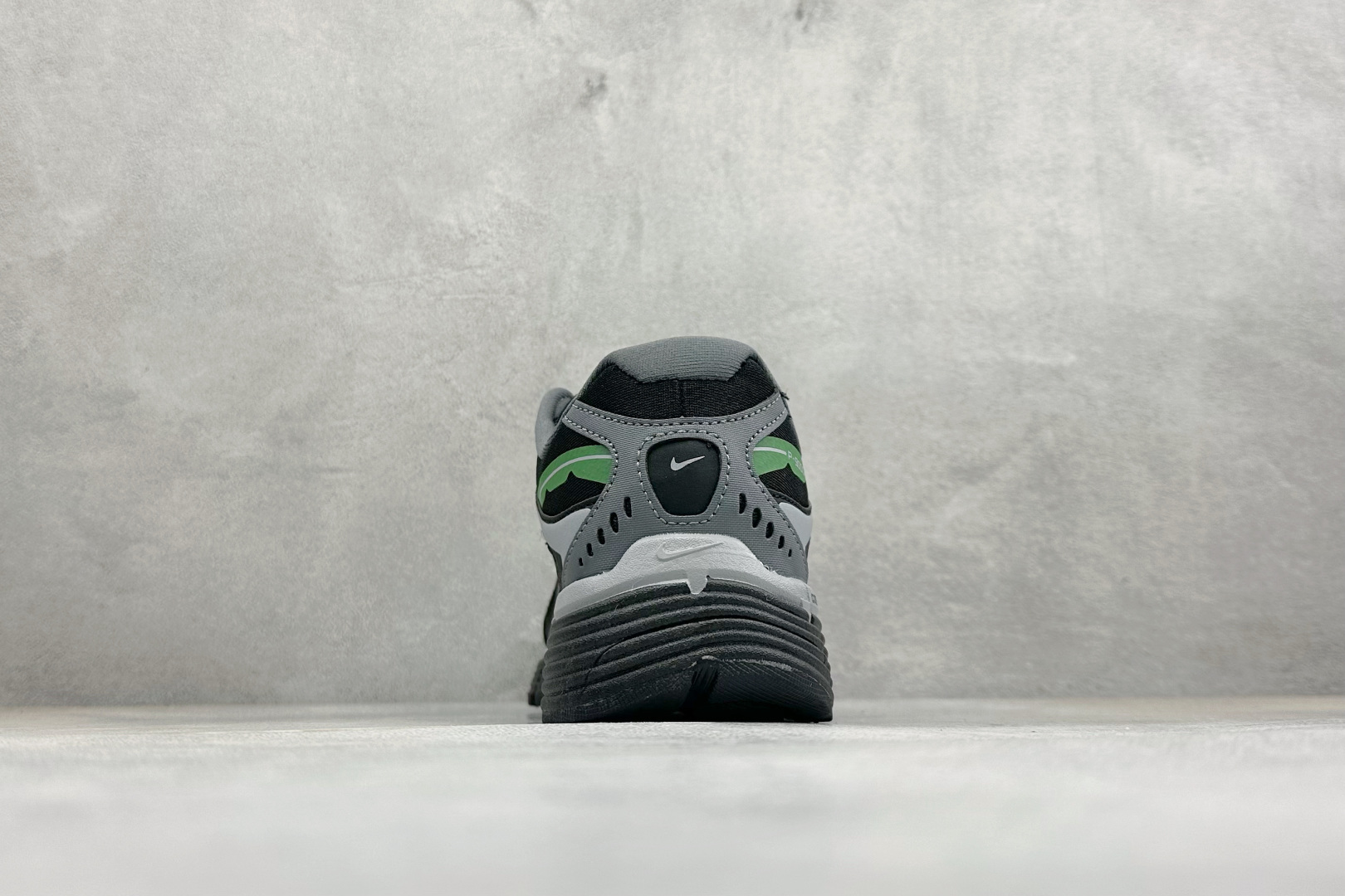 NIKE P-9000 复古休闲 耐克 低帮休闲城市通勤跑步鞋 货号: IZ4752-004 尺码: 36-45没半码 