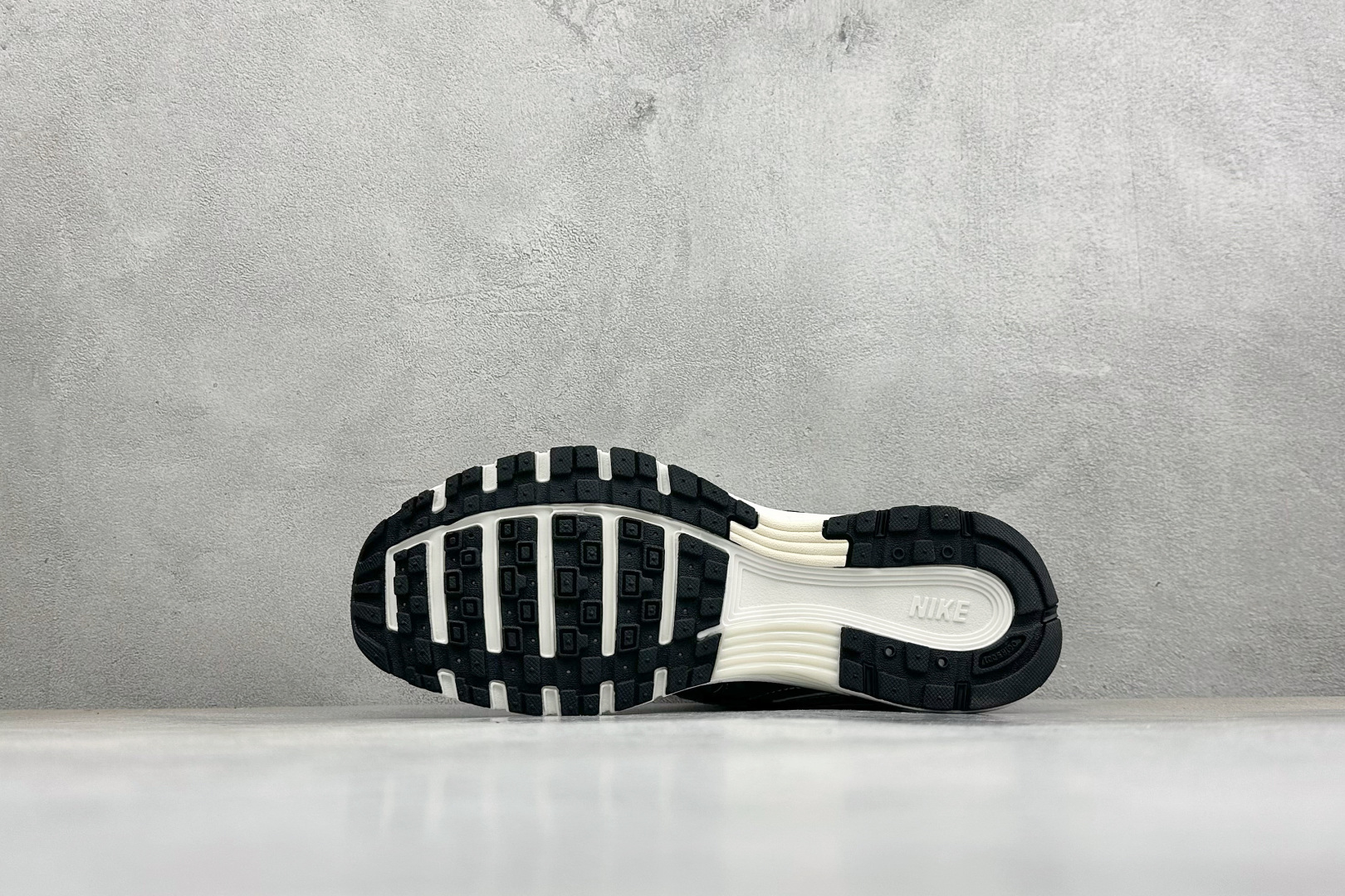 NIKE P-9000 复古休闲 耐克 低帮休闲城市通勤跑步鞋 货号: IZ4751-209 尺码: 36-45没半码 