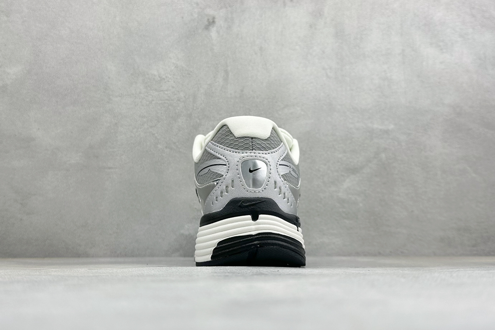 NIKE P-9000 复古休闲 耐克 低帮休闲城市通勤跑步鞋 货号: IZ4751-209 尺码: 36-45没半码 