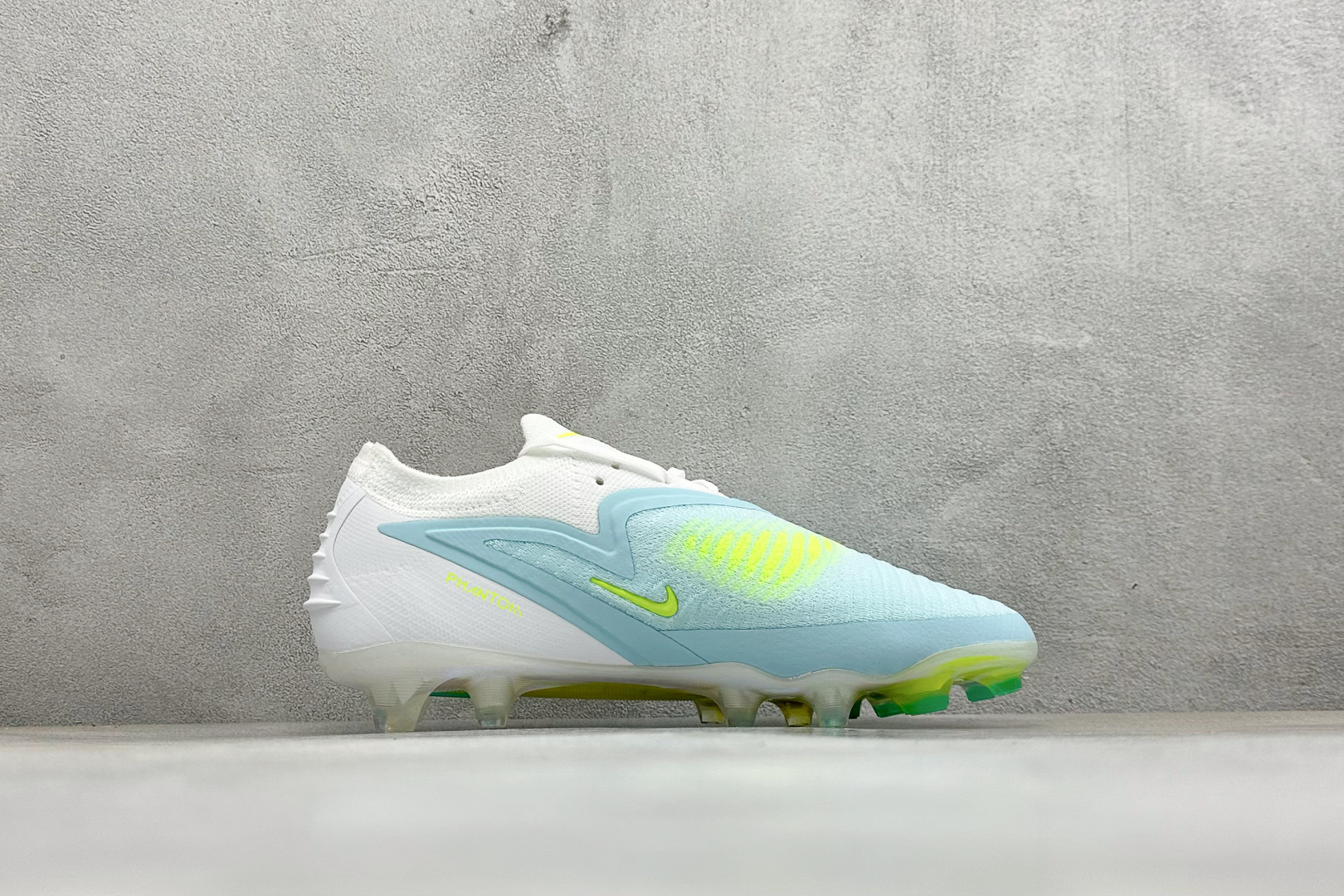 NK PHANTOM 6 LOW ELITE FG LV8 刺客6 轻量耐磨足球鞋 采用Flyknit+Gripknit NK PHANTOM 6 LOW ELITE FG LV8 刺客6 轻量耐磨足球鞋 采用Flyknit+Gripknit