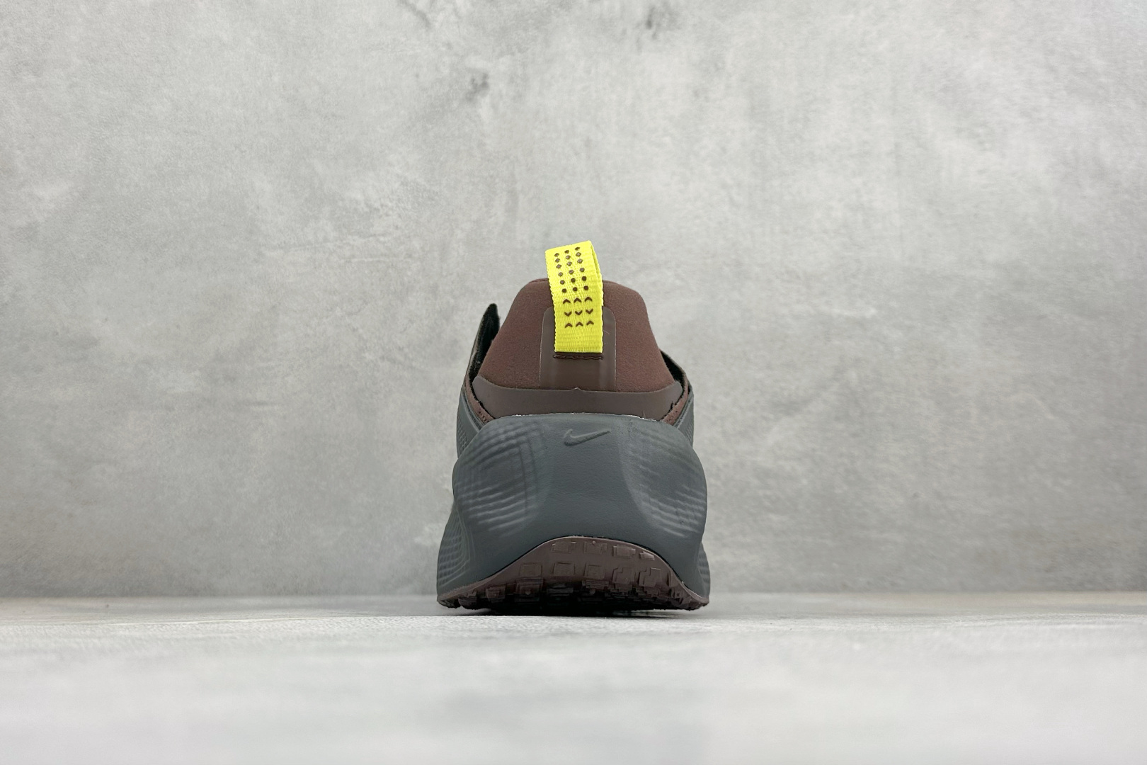 X版HYEIN SEO x Nike Ava Rover Hs II 联名跑鞋 货号：IM9327-200 尺码：40-