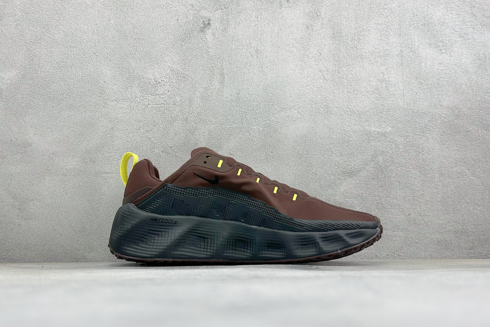 X版HYEIN SEO x Nike Ava Rover Hs II 联名跑鞋 货号：IM9327-200 尺码：40-