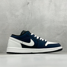 潮范出击 吸睛利器 AIR JORDAN 1,低帮AJ1藏蓝白撞色设计复古感拉满,利落皮革鞋面质感扎实,侧边印有UNDE 潮范出击 吸睛利器 AIR JORDAN 1,低帮AJ1藏蓝白撞色设计复古感拉满,利落皮革鞋面质感扎实,侧边印有UNDE