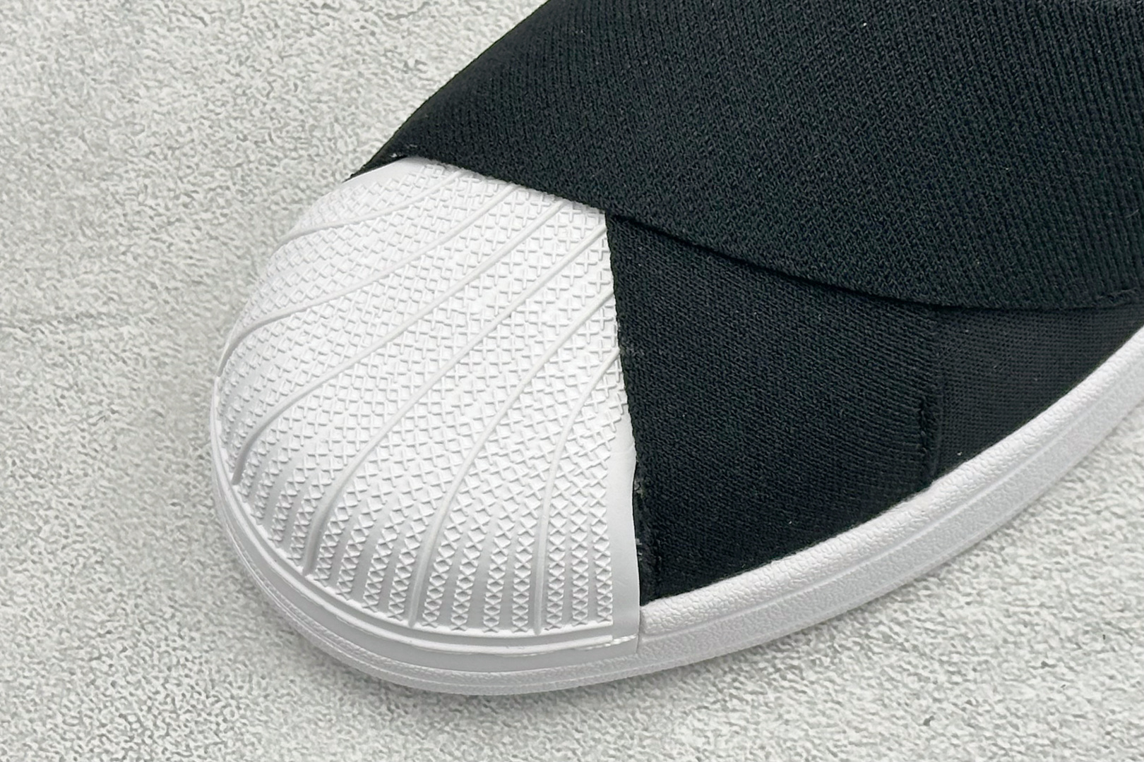 福利特价 阿迪达斯十字交叉绑带Adidas SUPERSTAR SLIP ON W S 贝壳头 十字交叉绑带 白山联名款 福利特价 阿迪达斯十字交叉绑带Adidas SUPERSTAR SLIP ON W S 贝壳头 十字交叉绑带 白山联名款