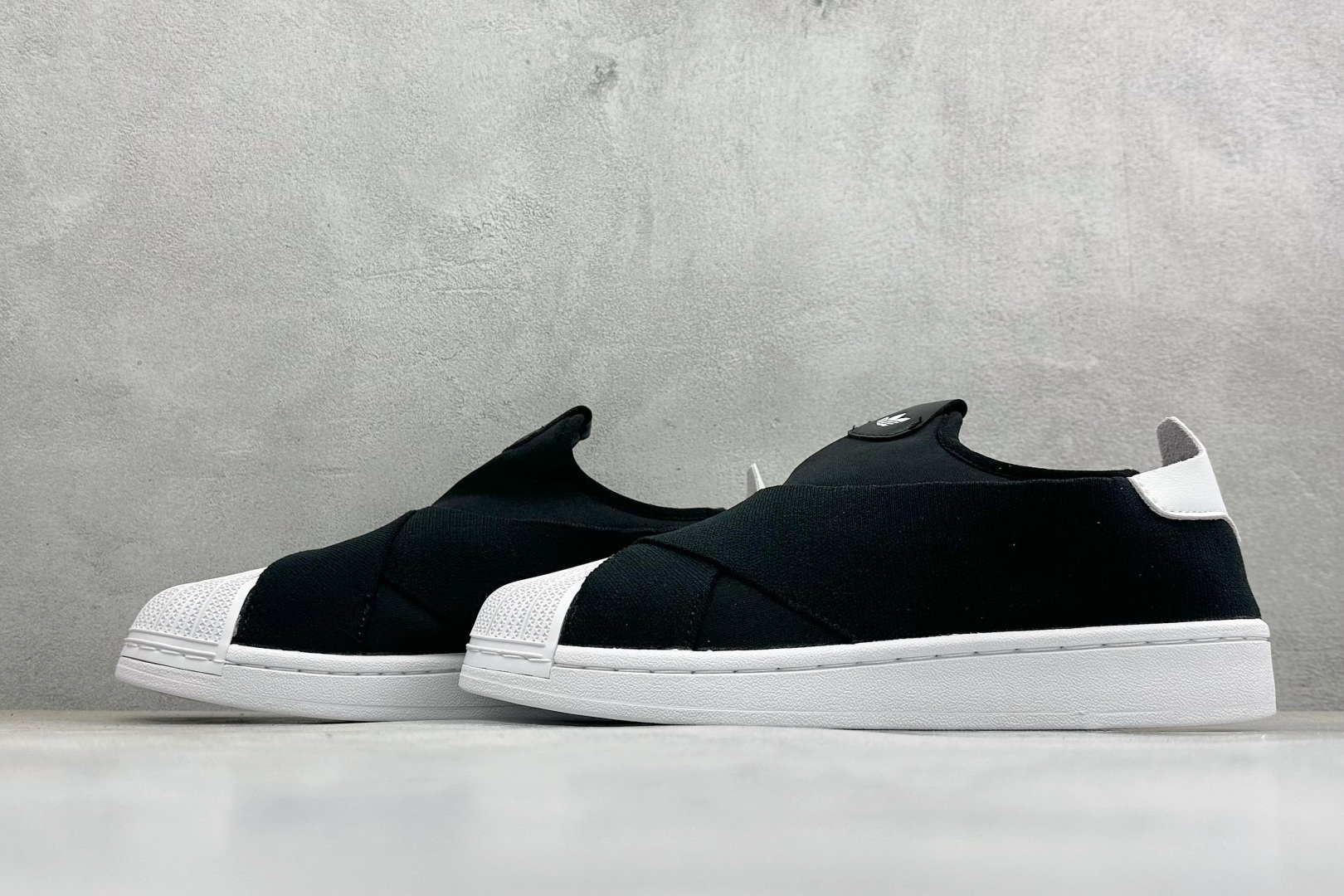 福利特价 阿迪达斯十字交叉绑带Adidas SUPERSTAR SLIP ON W S 贝壳头 十字交叉绑带 白山联名款 福利特价 阿迪达斯十字交叉绑带Adidas SUPERSTAR SLIP ON W S 贝壳头 十字交叉绑带 白山联名款