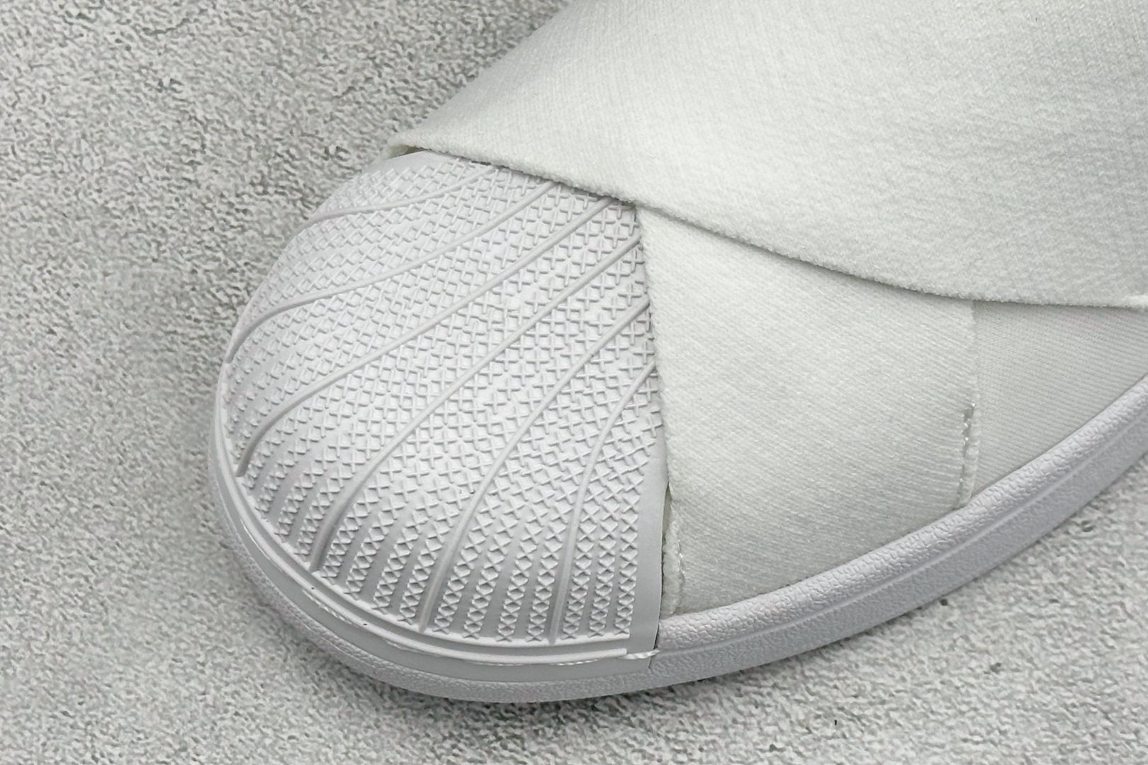 福利特价 阿迪达斯十字交叉绑带Adidas SUPERSTAR SLIP ON W S 贝壳头 十字交叉绑带 白山联名款 福利特价 阿迪达斯十字交叉绑带Adidas SUPERSTAR SLIP ON W S 贝壳头 十字交叉绑带 白山联名款