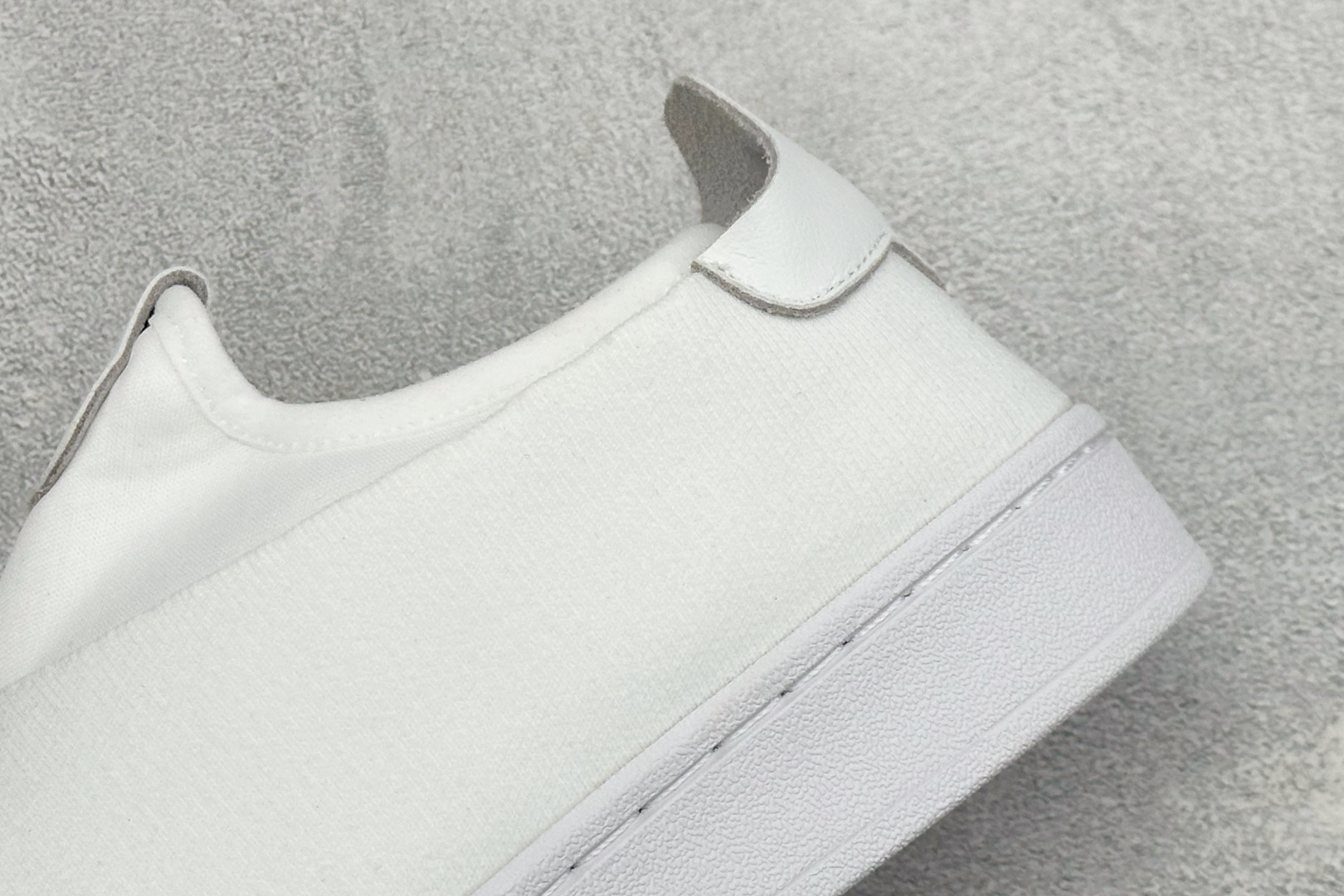 福利特价 阿迪达斯十字交叉绑带Adidas SUPERSTAR SLIP ON W S 贝壳头 十字交叉绑带 白山联名款 福利特价 阿迪达斯十字交叉绑带Adidas SUPERSTAR SLIP ON W S 贝壳头 十字交叉绑带 白山联名款