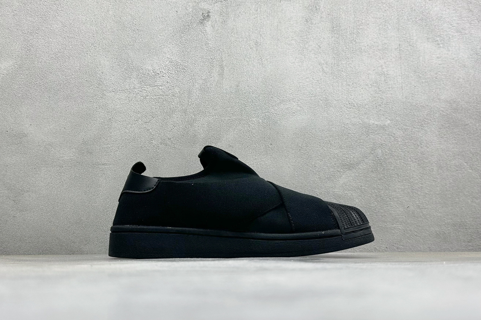 福利特价 阿迪达斯十字交叉绑带Adidas SUPERSTAR SLIP ON W S 贝壳头 十字交叉绑带 白山联名款 福利特价 阿迪达斯十字交叉绑带Adidas SUPERSTAR SLIP ON W S 贝壳头 十字交叉绑带 白山联名款