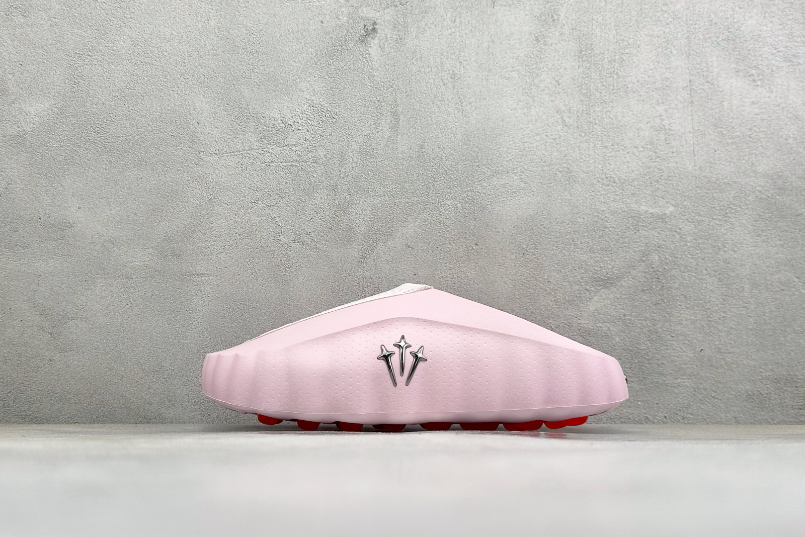 Nike Mind 001 神经科学足底按摩拖鞋 #全新热门款 从神经科学中汲取灵感 鞋面采用穿孔透气织物材质 鞋底22