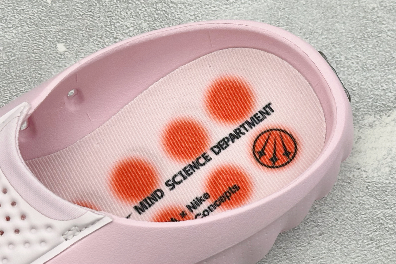 Nike Mind 001 神经科学足底按摩拖鞋 #全新热门款 从神经科学中汲取灵感 鞋面采用穿孔透气织物材质 鞋底22 Nike Mind 001 神经科学足底按摩拖鞋 #全新热门款 从神经科学中汲取灵感 鞋面采用穿孔透气织物材质 鞋底22