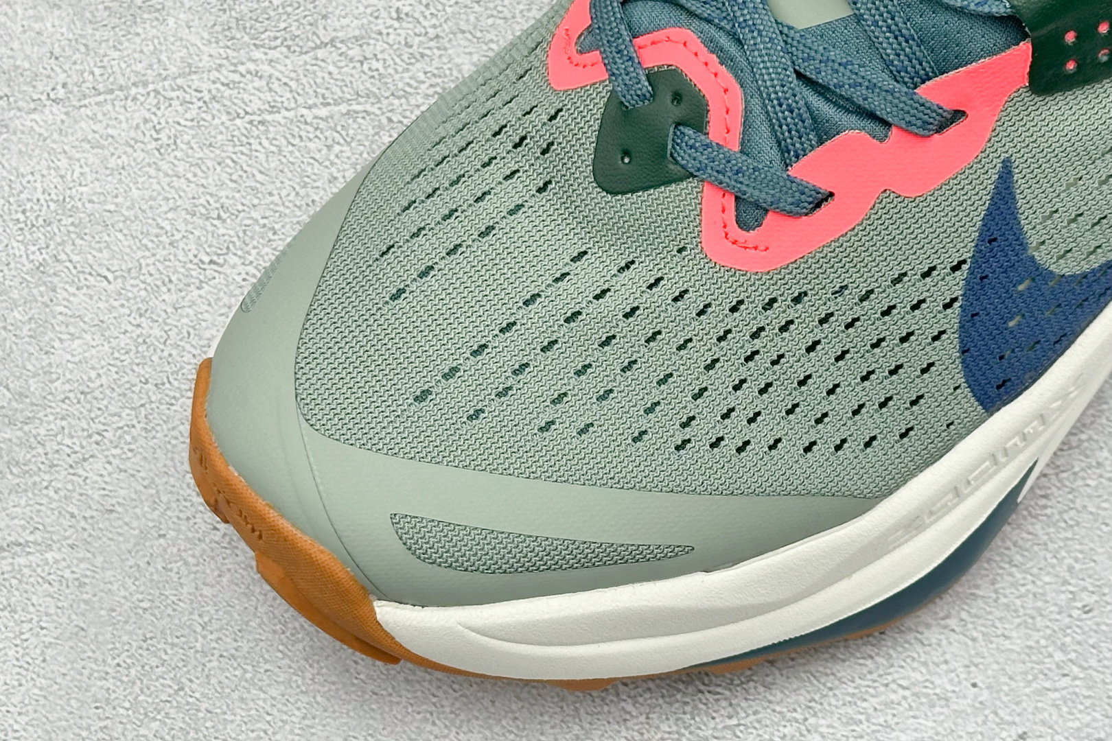 XL福利 Nike ACG Zegama Trail 6 百搭织物减震防滑透气低帮越野跑步鞋 货号: HV8113-30 XL福利 Nike ACG Zegama Trail 6 百搭织物减震防滑透气低帮越野跑步鞋 货号: HV8113-30