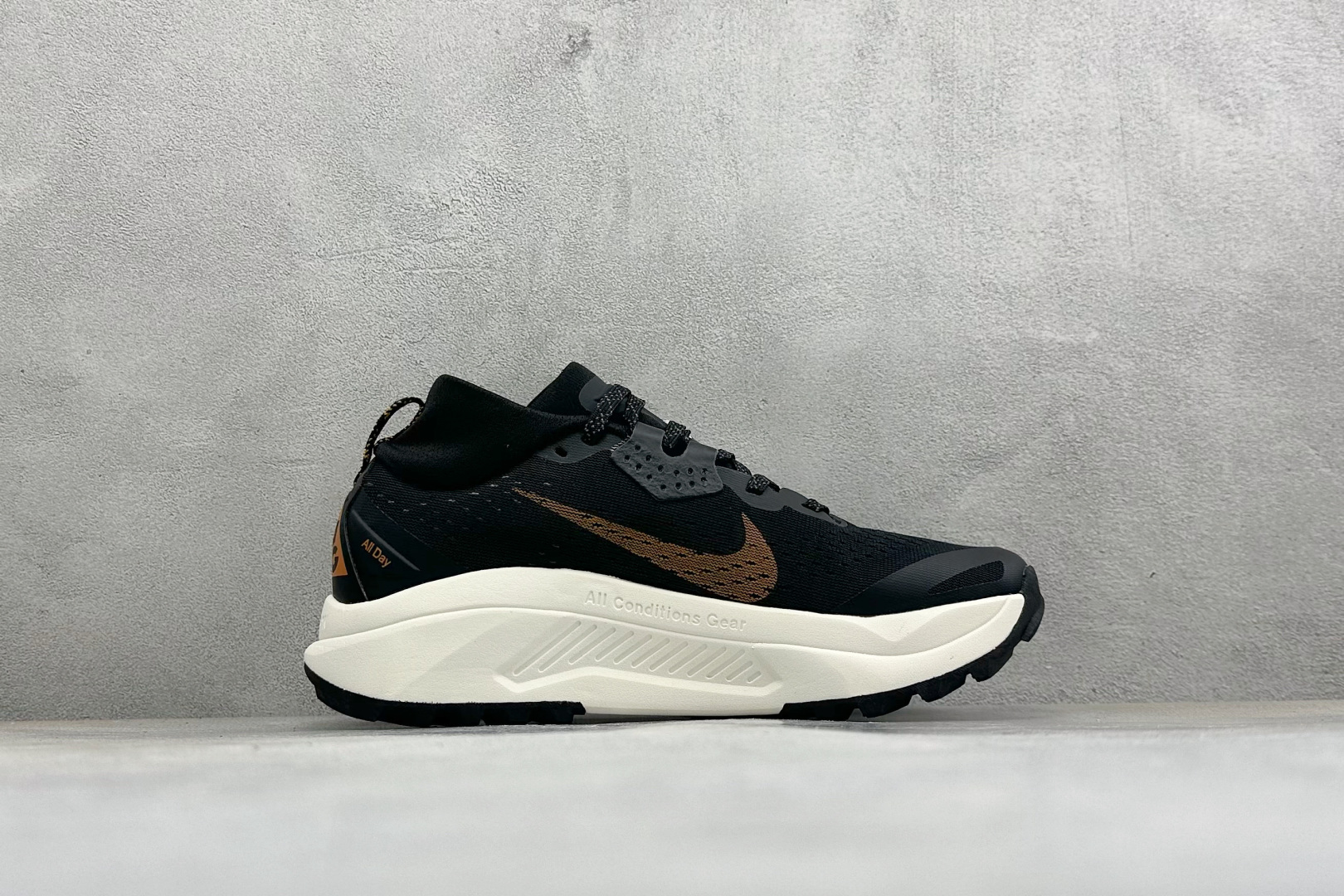 XL福利 Nike ACG Zegama Trail 6 百搭织物减震防滑透气低帮越野跑步鞋 货号: HV8113-00 XL福利 Nike ACG Zegama Trail 6 百搭织物减震防滑透气低帮越野跑步鞋 货号: HV8113-00