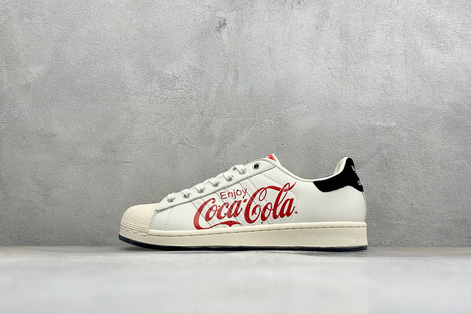 D版AD Originals Superstar 贝壳头板鞋 采用全新头层拼接皮革材质 后跟采用特色3D立体印字 渠道正