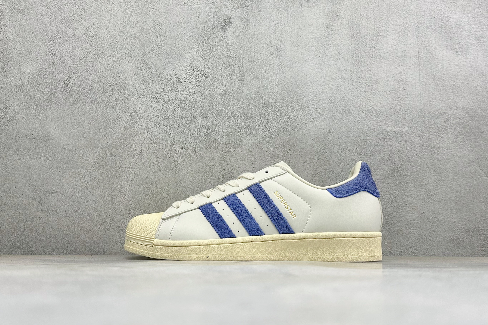 D版AD Originals Superstar 贝壳头板鞋 采用全新头层拼接皮革材质 后跟采用特色3D立体印字 渠道正