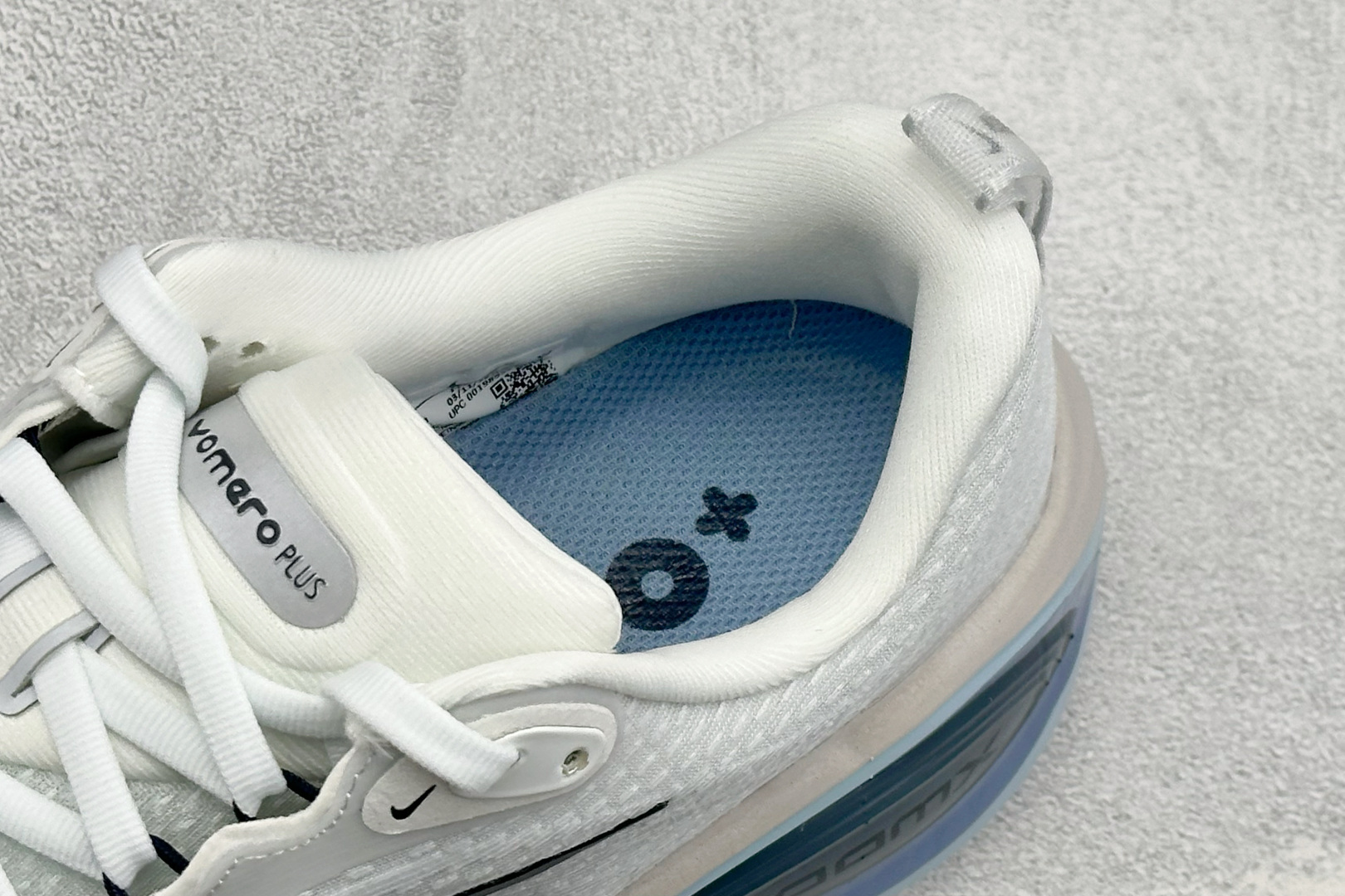Nike Air Zoom Vomero Plus 登月网面厚底气垫跑鞋 货号：HV8150-111 尺码：39-46 