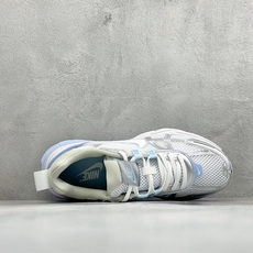 Nike V2K Run 减震防滑复古低帮跑步鞋 #鞋款被命名为 Runtekk 设计上借鉴了 2000 年的跑鞋风格 Nike V2K Run 减震防滑复古低帮跑步鞋 #鞋款被命名为 Runtekk 设计上借鉴了 2000 年的跑鞋风格
