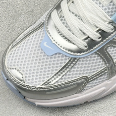 Nike V2K Run 减震防滑复古低帮跑步鞋 #鞋款被命名为 Runtekk 设计上借鉴了 2000 年的跑鞋风格 Nike V2K Run 减震防滑复古低帮跑步鞋 #鞋款被命名为 Runtekk 设计上借鉴了 2000 年的跑鞋风格