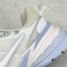 Nike V2K Run 减震防滑复古低帮跑步鞋 #鞋款被命名为 Runtekk 设计上借鉴了 2000 年的跑鞋风格 Nike V2K Run 减震防滑复古低帮跑步鞋 #鞋款被命名为 Runtekk 设计上借鉴了 2000 年的跑鞋风格