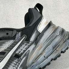 Nike V2K Run 减震防滑复古低帮跑步鞋 #鞋款被命名为 Runtekk 设计上借鉴了 2000 年的跑鞋风格 Nike V2K Run 减震防滑复古低帮跑步鞋 #鞋款被命名为 Runtekk 设计上借鉴了 2000 年的跑鞋风格