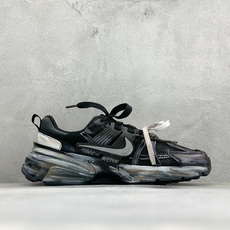 Nike V2K Run 减震防滑复古低帮跑步鞋 #鞋款被命名为 Runtekk 设计上借鉴了 2000 年的跑鞋风格 Nike V2K Run 减震防滑复古低帮跑步鞋 #鞋款被命名为 Runtekk 设计上借鉴了 2000 年的跑鞋风格
