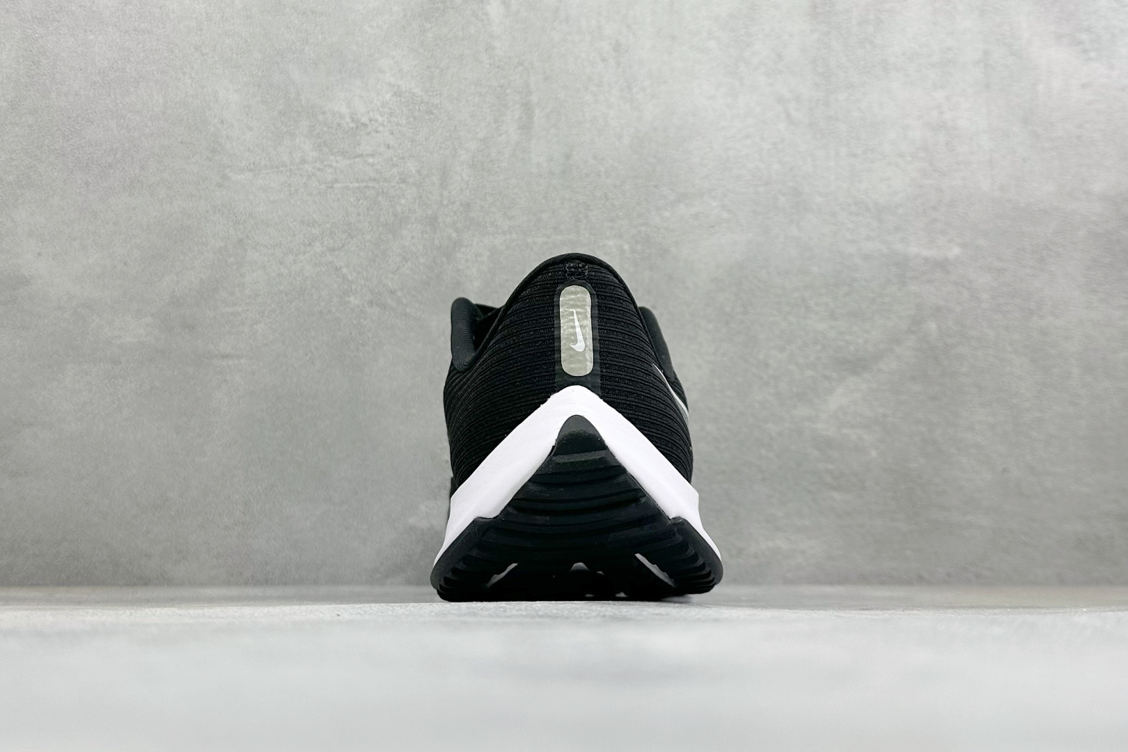 福利特价 NIKE AIR Zoom RIVAL Fly 3 超轻跑步鞋 织物减震轻盈跑步鞋 该鞋款专为训练和竞速而生 