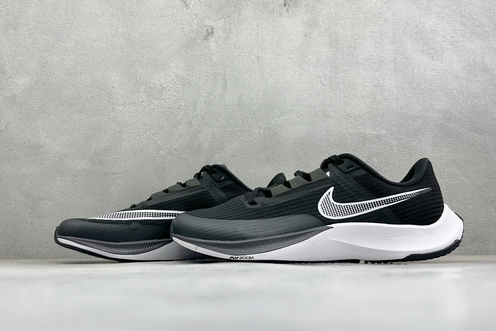 福利特价 NIKE AIR Zoom RIVAL Fly 3 超轻跑步鞋 织物减震轻盈跑步鞋 该鞋款专为训练和竞速而生 