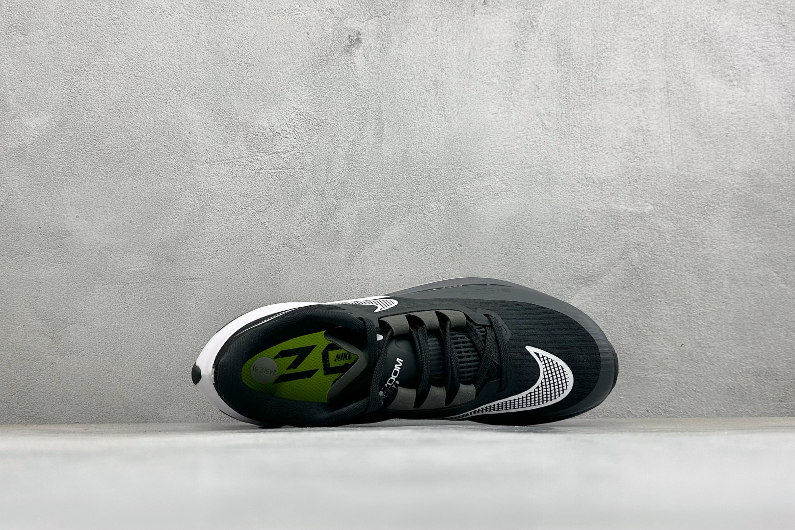 福利特价 NIKE AIR Zoom RIVAL Fly 3 超轻跑步鞋 织物减震轻盈跑步鞋 该鞋款专为训练和竞速而生 