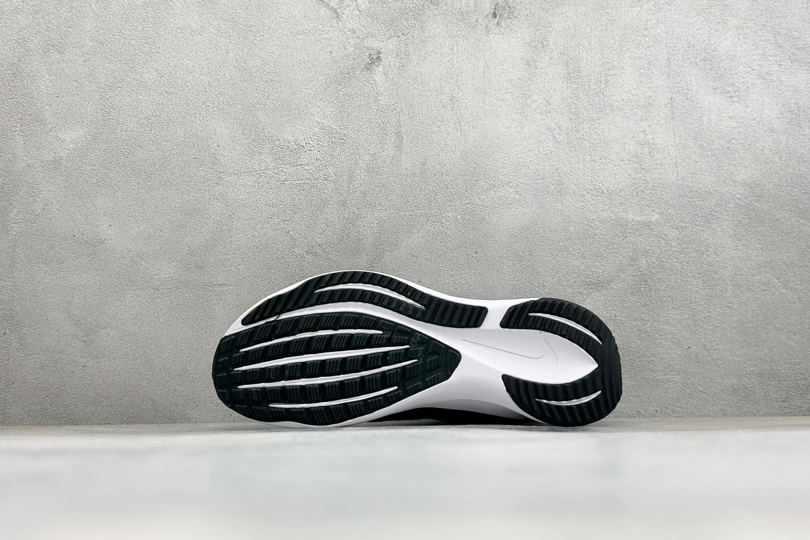 福利特价 NIKE AIR Zoom RIVAL Fly 3 超轻跑步鞋 织物减震轻盈跑步鞋 该鞋款专为训练和竞速而生 