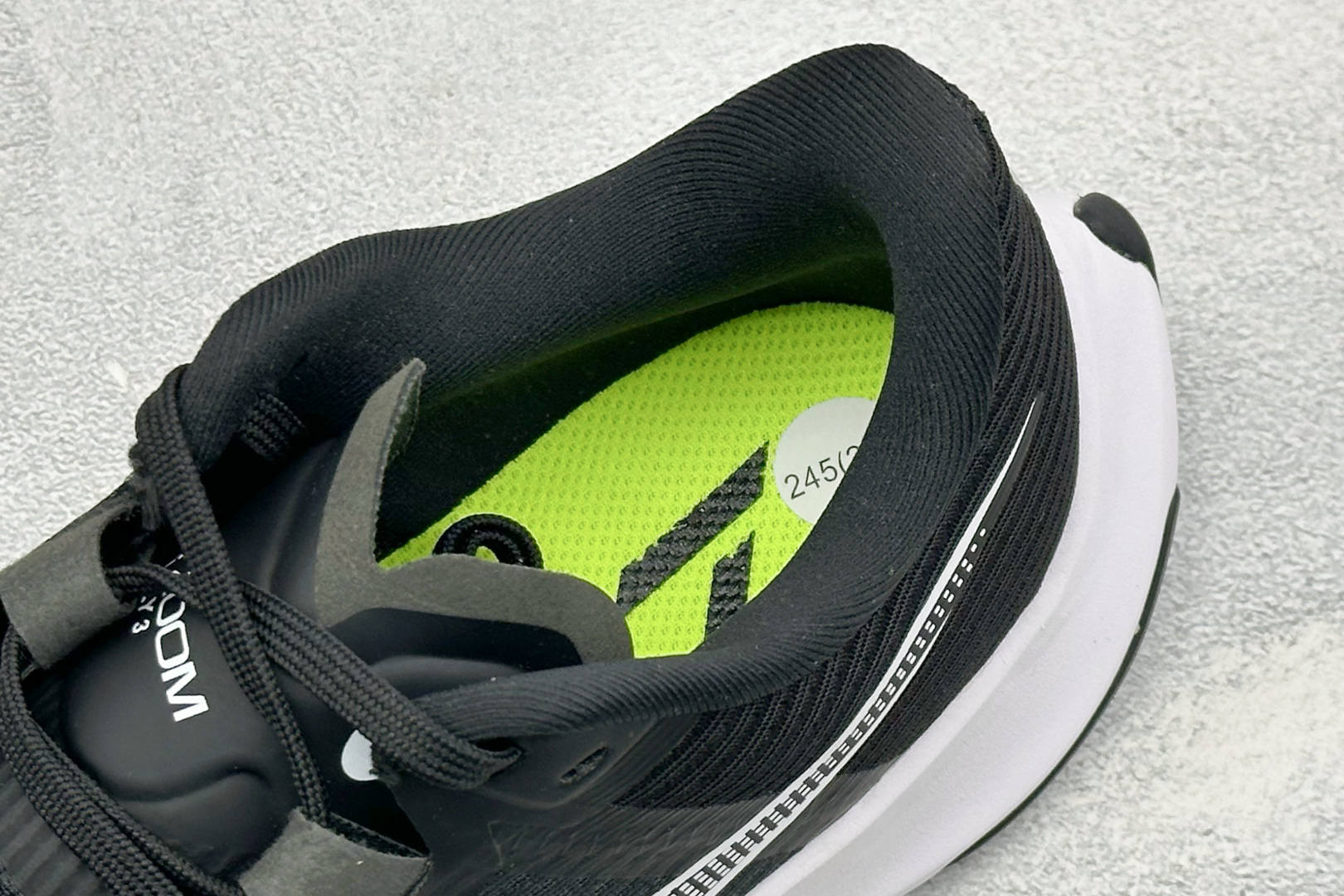 福利特价 NIKE AIR Zoom RIVAL Fly 3 超轻跑步鞋 织物减震轻盈跑步鞋 该鞋款专为训练和竞速而生 