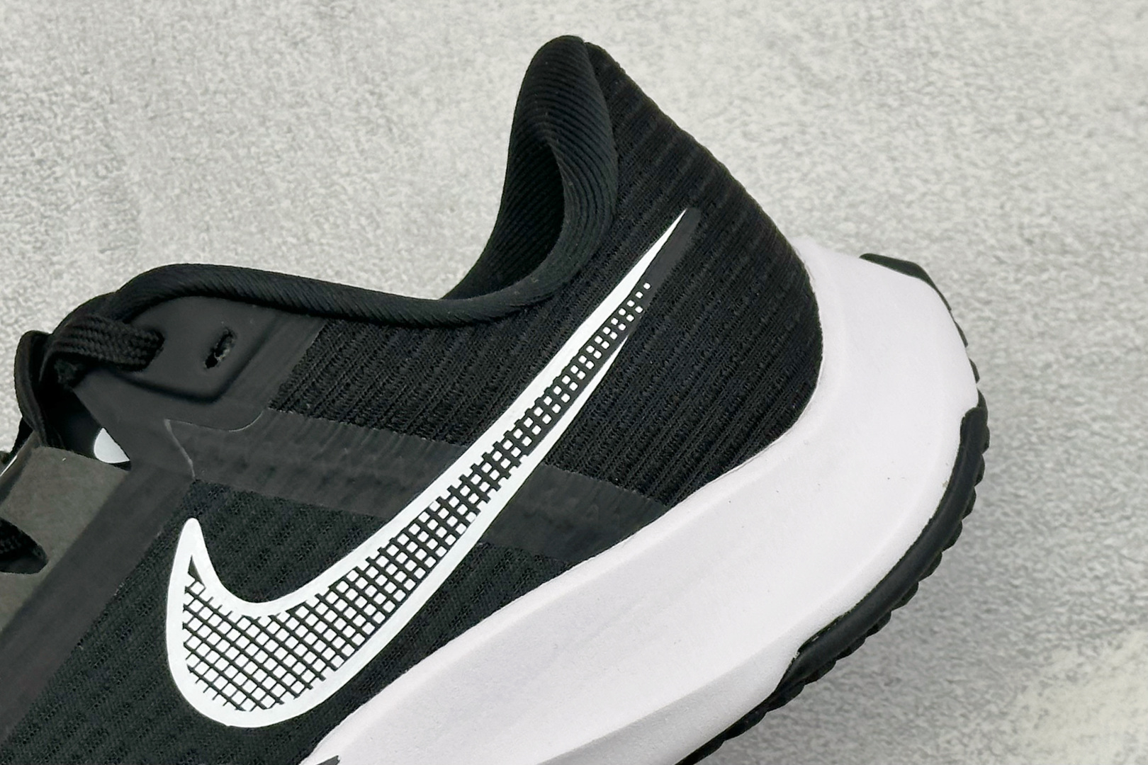 福利特价 NIKE AIR Zoom RIVAL Fly 3 超轻跑步鞋 织物减震轻盈跑步鞋 该鞋款专为训练和竞速而生 