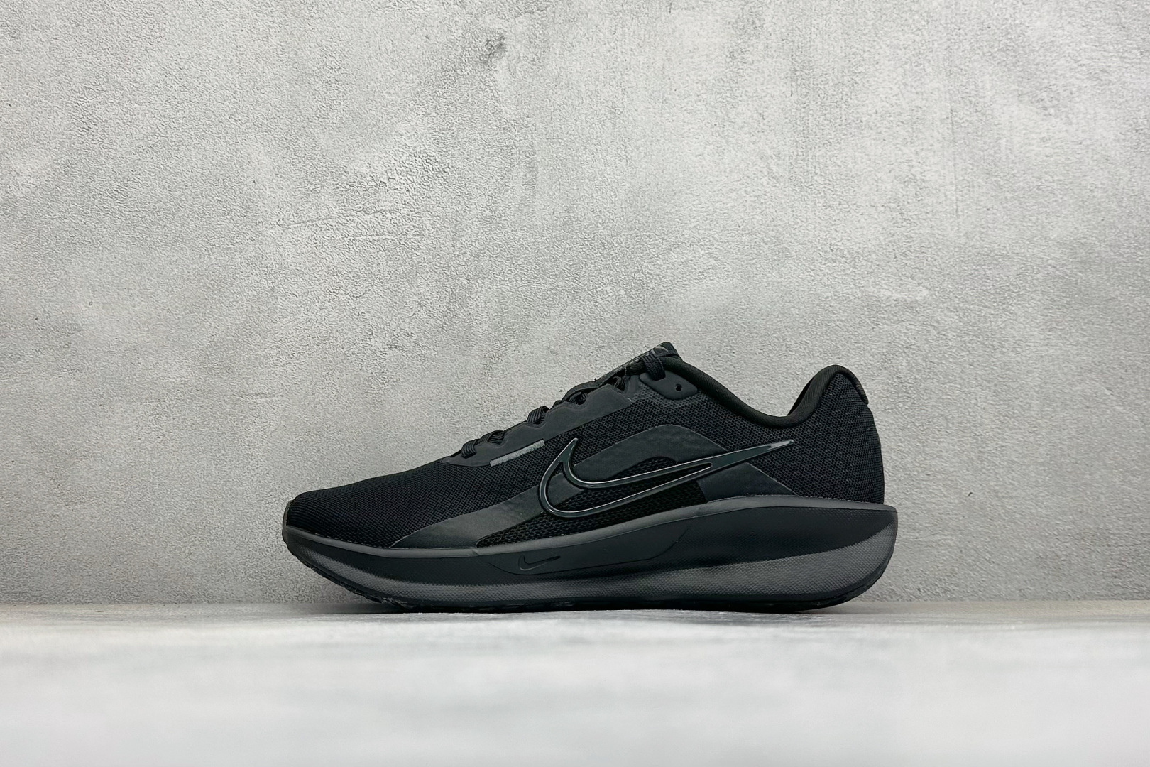 福利特价 NIKE DOWNSHIFTER 13 登月缓震网面轻便透气跑步鞋 货号:FD6454-103 尺码:36-4 福利特价 NIKE DOWNSHIFTER 13 登月缓震网面轻便透气跑步鞋 货号:FD6454-103 尺码:36-4