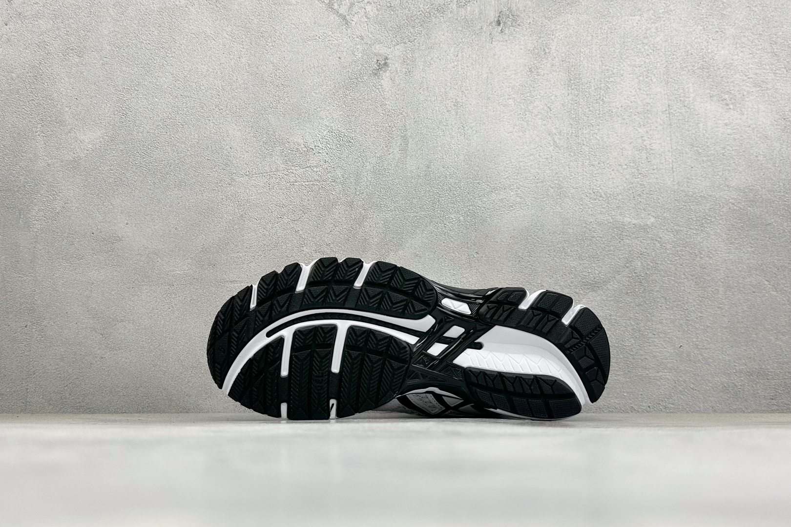 XR版Asics Gel-Kayano 20 亚瑟士 舒适百搭耐磨支撑透气 低帮跑步鞋 货号: 1203A388-110