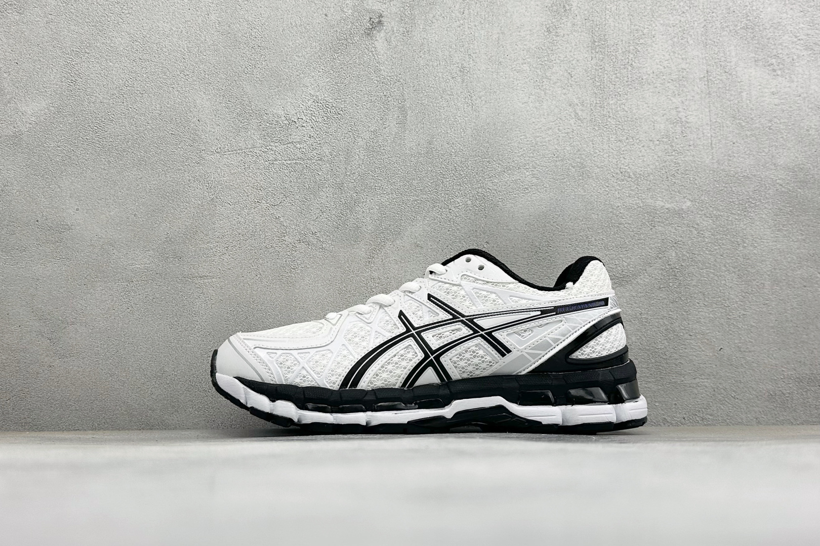 XR版Asics Gel-Kayano 20 亚瑟士 舒适百搭耐磨支撑透气 低帮跑步鞋 货号: 1203A388-110 XR版Asics Gel-Kayano 20 亚瑟士 舒适百搭耐磨支撑透气 低帮跑步鞋 货号: 1203A388-110