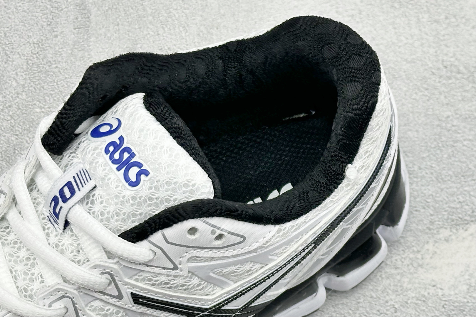 XR版Asics Gel-Kayano 20 亚瑟士 舒适百搭耐磨支撑透气 低帮跑步鞋 货号: 1203A388-110
