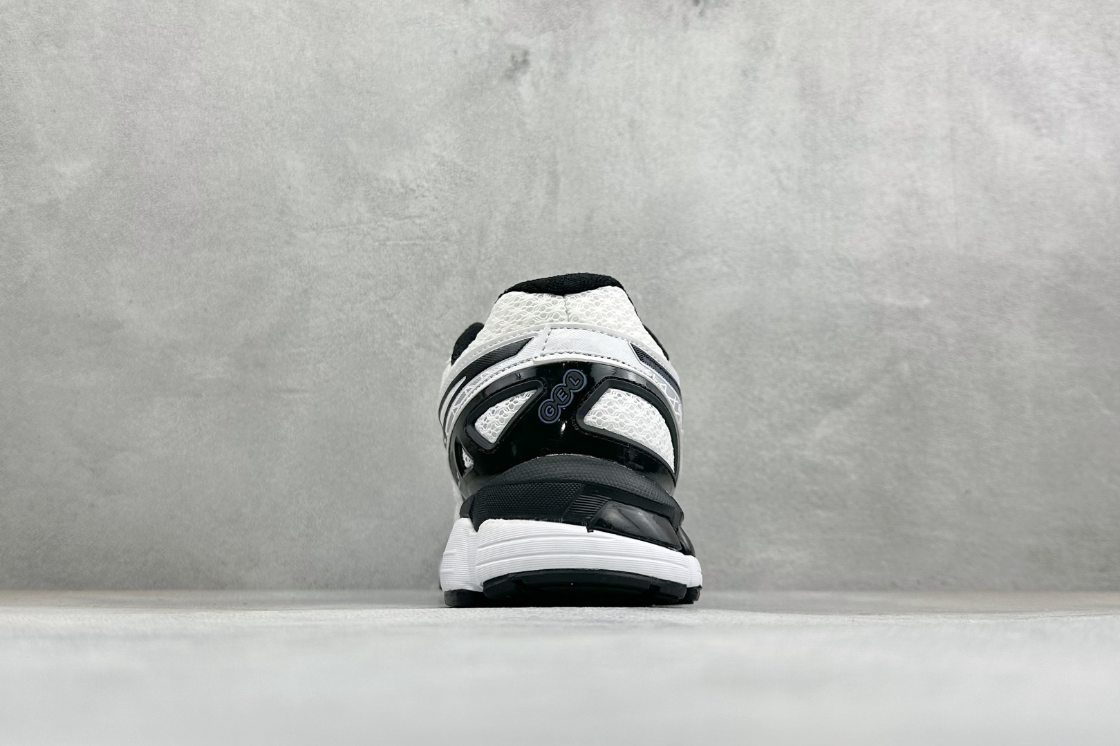 XR版Asics Gel-Kayano 20 亚瑟士 舒适百搭耐磨支撑透气 低帮跑步鞋 货号: 1203A388-110
