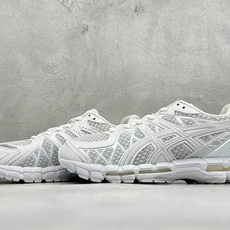 XR版Asics Gel-Kayano 20 亚瑟士 舒适百搭耐磨支撑透气 低帮跑步鞋 货号: 1203A388-028 XR版Asics Gel-Kayano 20 亚瑟士 舒适百搭耐磨支撑透气 低帮跑步鞋 货号: 1203A388-028