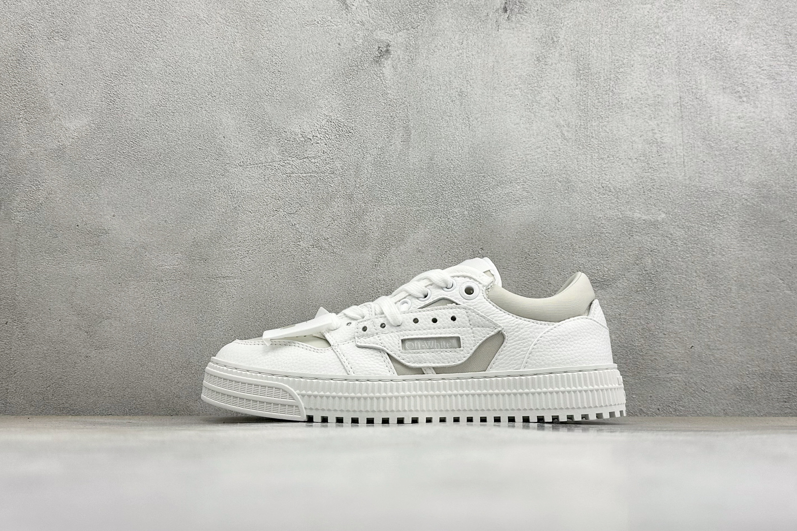 S版OFF- WHITE 3.0 Off Court 小牛皮 圆头系带低帮板鞋 原厂原档开发 外观很有设计感 个性独特 S版OFF- WHITE 3.0 Off Court 小牛皮 圆头系带低帮板鞋 原厂原档开发 外观很有设计感 个性独特